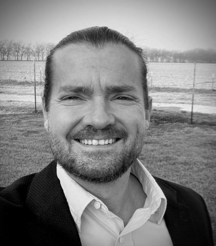 Dr. Nikolas Smilovsky